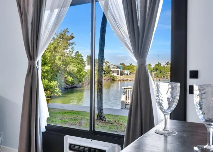 Waterfront - Isles Of Capri - Island Retreat - Marco Island - Naples