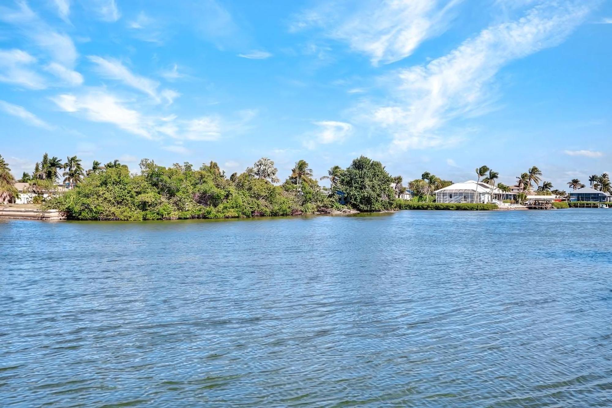 Waterfront - Isles Of Capri - Island Retreat - Marco Island - North Naples