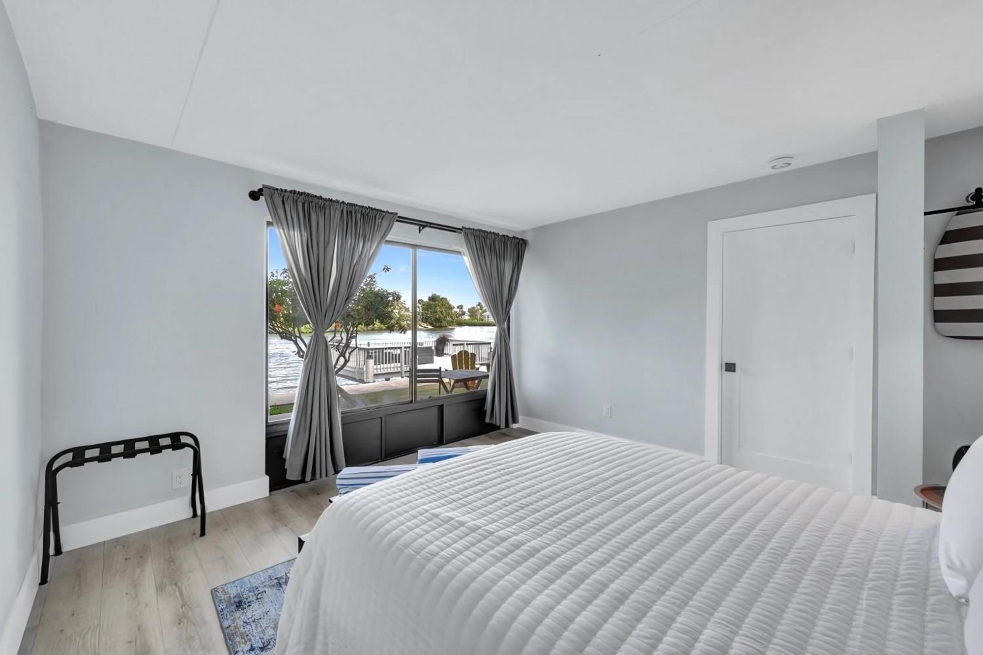 Waterfront - Isles Of Capri - Island Retreat - Marco Island - * North Naples